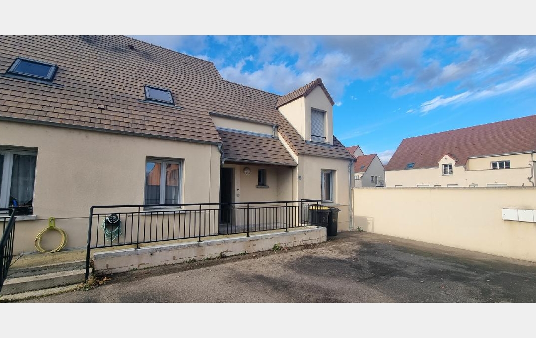 BIEN CHEZ VOUS : House | PONT-SUR-YONNE (89140) | 115 m2 | 900 € 