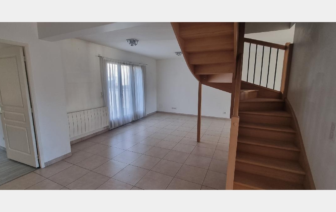 BIEN CHEZ VOUS : House | PONT-SUR-YONNE (89140) | 115 m2 | 900 € 