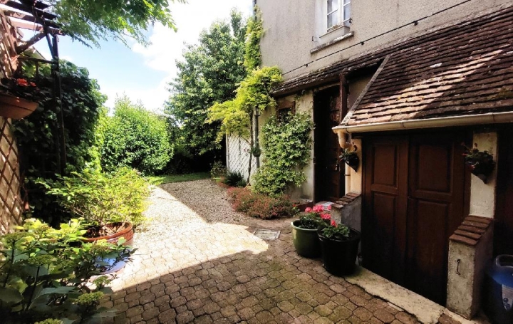 Maison   THORIGNY-SUR-OREUSE  135 m2 179 000 € 